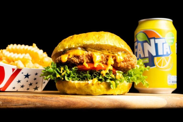 Photo professionnel d'un burger de Colors Burger réalisé par Virtuals Vision.