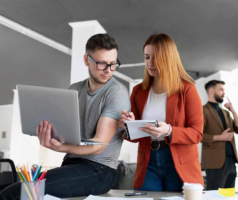 Prix refonte site internet : équipe qui prépare la refonte d'un site d'entreprise en Belgique